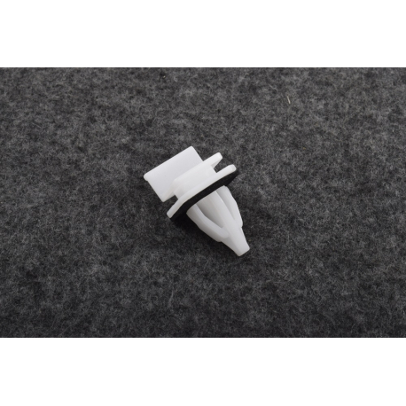 Пистон (клипса) молдинга порога Эпика GM 94530757